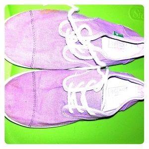 Sanuk lace up tennies sz 2y